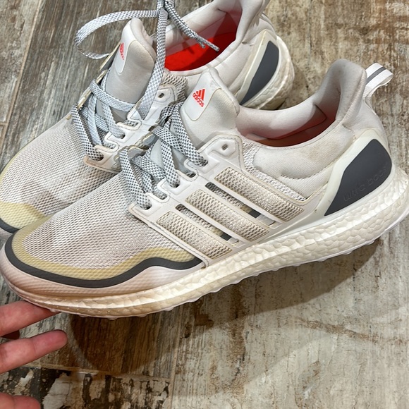 Adidas Ultra Boost - Picture 2 of 5